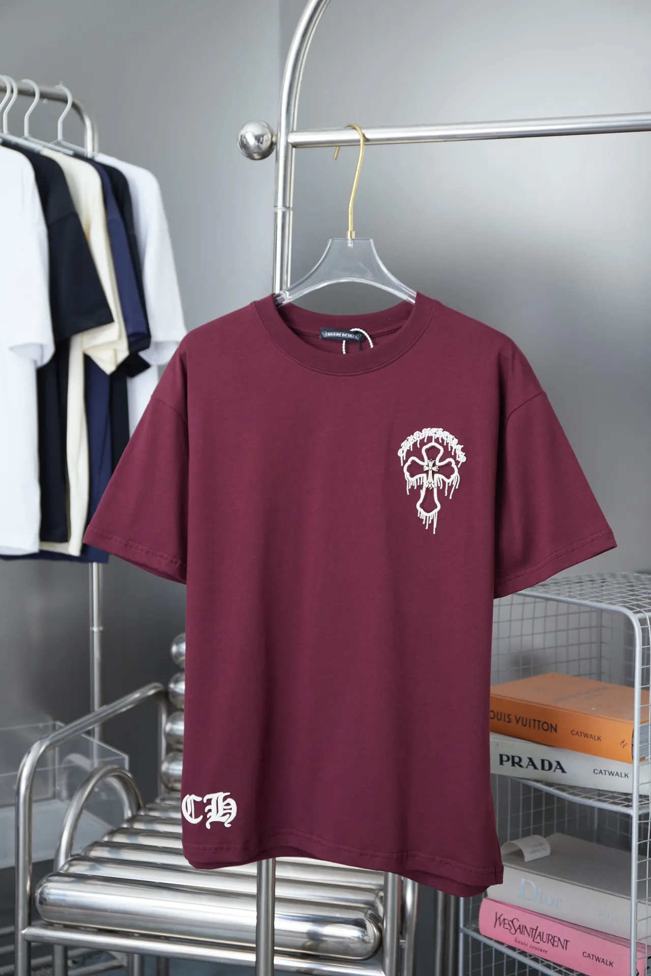 🅿️200 Ch*ome Hearte 25SS early spring new style, patch embroidery hardware, Croix heart cross short sleeves, light luxury, essential item for daily commuting for men and women, correct version, welcome to compare, detailed features · 320g 100% pure cotton double yarn jersey fabric · Custom dyed in the same cylinder, special thickened 32 count double strand 1X1 thread · Imported Tajima machine embroidery and stitch embroidery letters➕original cloth patch embroidered cross➕high temperature hot stamping hardware accessories. Chest embroidery patch with heart pattern➕hand-stitched hardware accessories · Double-needle stitching and cross-stitching technology · Original main mark washed tag brand moisture-proof paper packaging Color: black/white/burgundy Size: S/M/L/XL